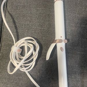 T3 1 inch curling iron brand new non refurbished